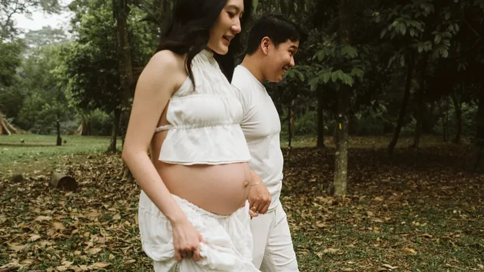 Charissa & Denny, maternity in Kebun Raya Bogor, photo 1