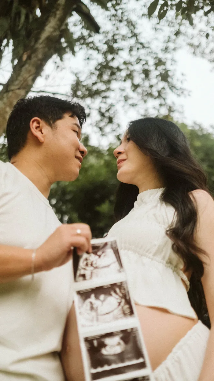Charissa & Denny, maternity in Kebun Raya Bogor, photo 2